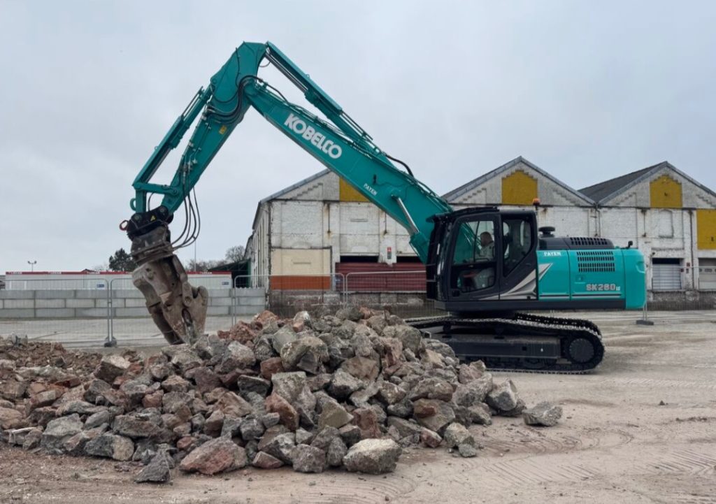 KOBELCO demuestra el potencial de la excavadora SK260LC-11E