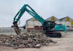 KOBELCO demuestra el potencial de la excavadora SK260LC-11E en demolición