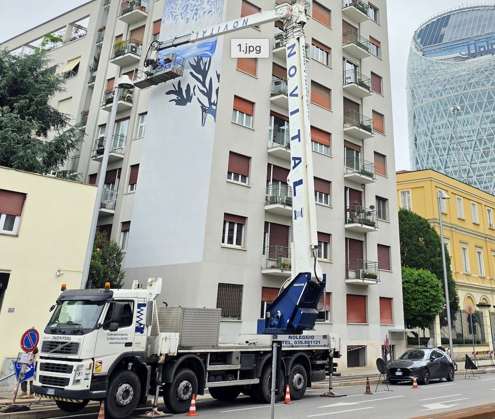 Multitel Pagliero en creación de un mural monumental en Milán noticias maquinaria