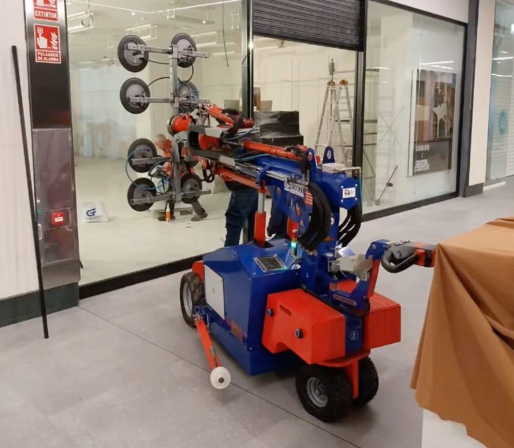 Spain Crane destaca ventajas de la mini grúa eléctrica UNIC Eco noticias maquinaria