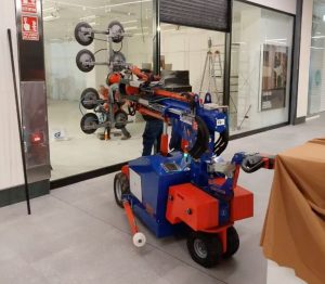 Spain Crane destaca ventajas de la mini grúa eléctrica UNIC Eco noticias maquinaria