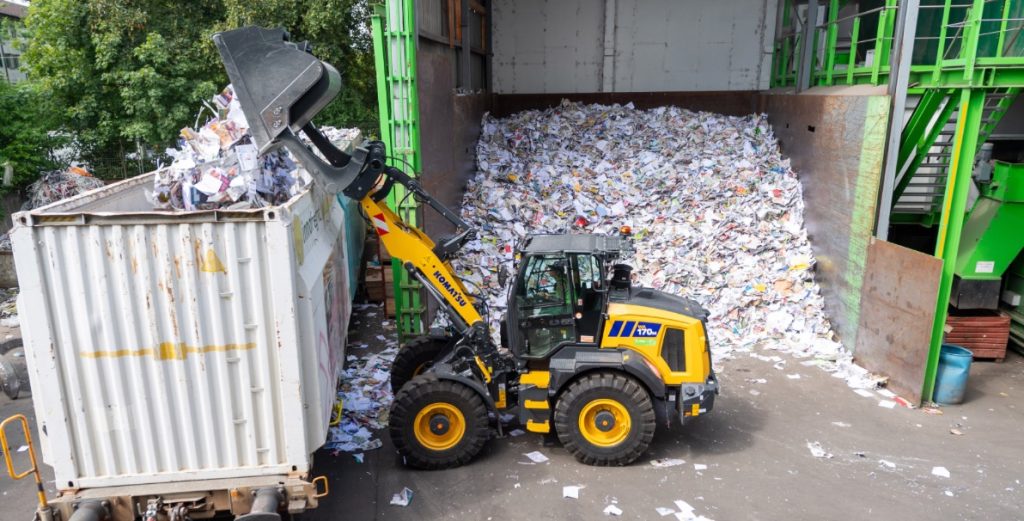 Komatsu WA170M-11 demuestra su versatilidad en reciclaje noticias maquinaria