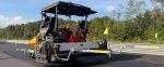 La precisión de la Ammann ABG 6870 en la pavimentación de un circuito de carreras