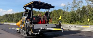 La precisión Ammann ABG 6870 en pavimentación de circuito noticias maquinaria