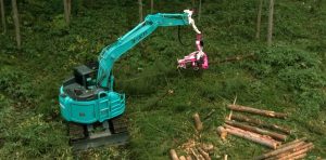 Versatilidad de las excavadoras Kobelco para trabajos forestales noticias maquinaria
