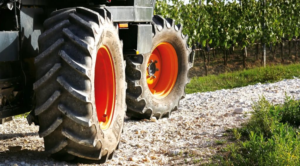 El neumático AGRIMAX RT 765 de BKT en trabajos agrícolas pesados noticias maquinaria