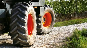 El neumático AGRIMAX RT 765 de BKT en trabajos agrícolas pesados noticias maquinaria