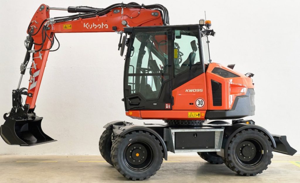 Liebherr entrega a Kubota las primeras excavadoras de ruedas noticias maquinaria
