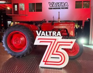 Valtra celebra 75 años de innovación al servicio de la agricultura noticias maquinaria-2