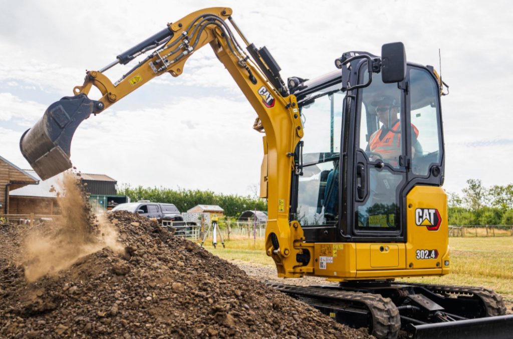 Caterpillar presenta las nuevas miniexcavadoras Cat 302.4 CR y 302.6 noticias maquinaria