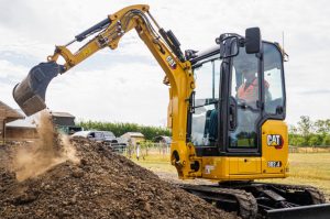 Caterpillar presenta las nuevas miniexcavadoras Cat 302.4 CR y 302.6 noticias maquinaria