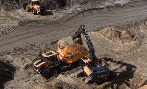 Hyundai muestra en acción la HA45A 4x4 la HX300 y la HL970A noticias maquinaria