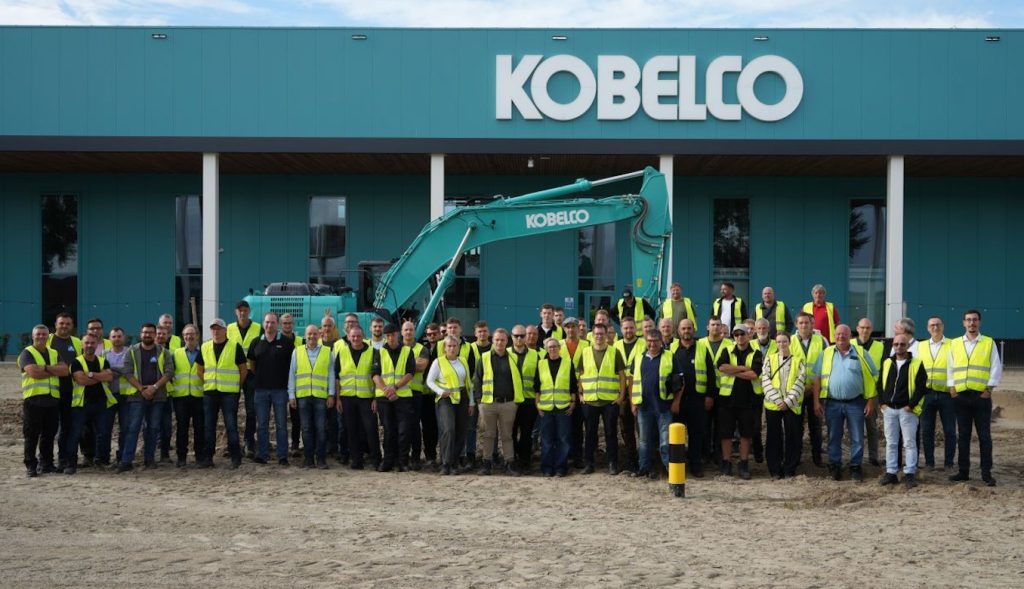 Kobelco forma a 60 operadores en su Centro de Formación de Lelystad noticias maquinaria