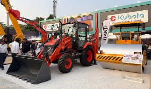 Kubota y EKL presentan la nueva retroexcavadora BLX75K noticias maquinaria