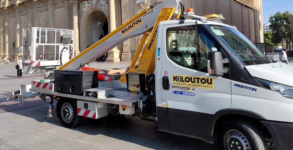 Multitel 160 ALU de Kiloutou España participa en las Fiestas del Pilar de Zaragoza